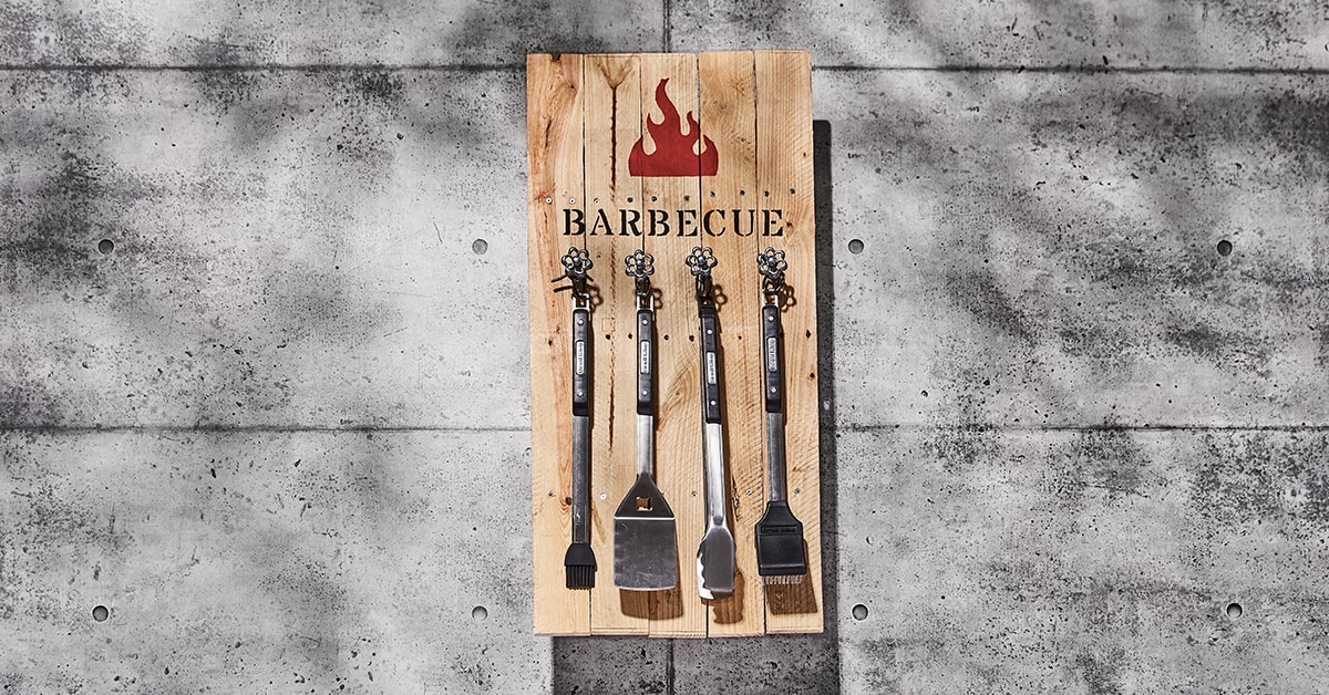 Panneau de rangement pour outils de barbecue