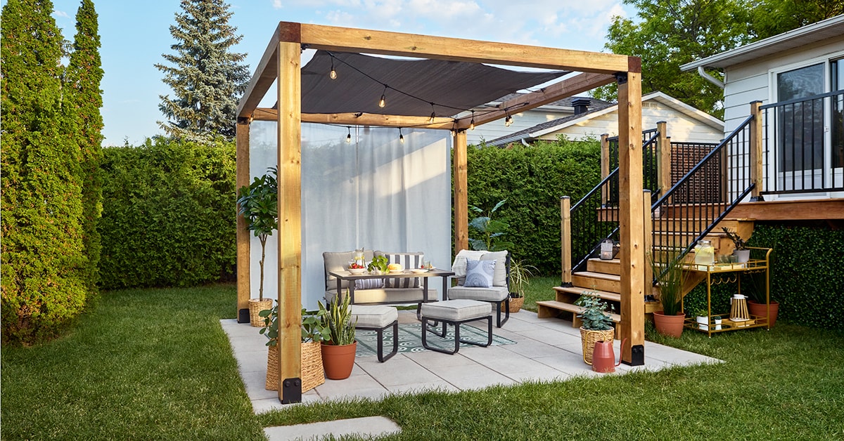 Pergola en bois sur une terrasse