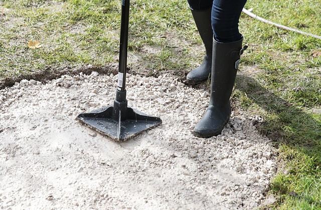 Compacter la base du foyer extérieur