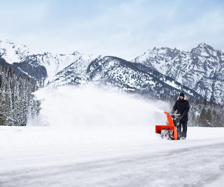 Heavy duty snowblower