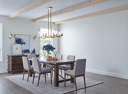 Dining room without decorative mouldings