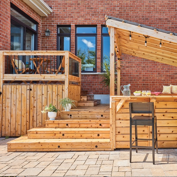 Terrasse à deux paliers en bois